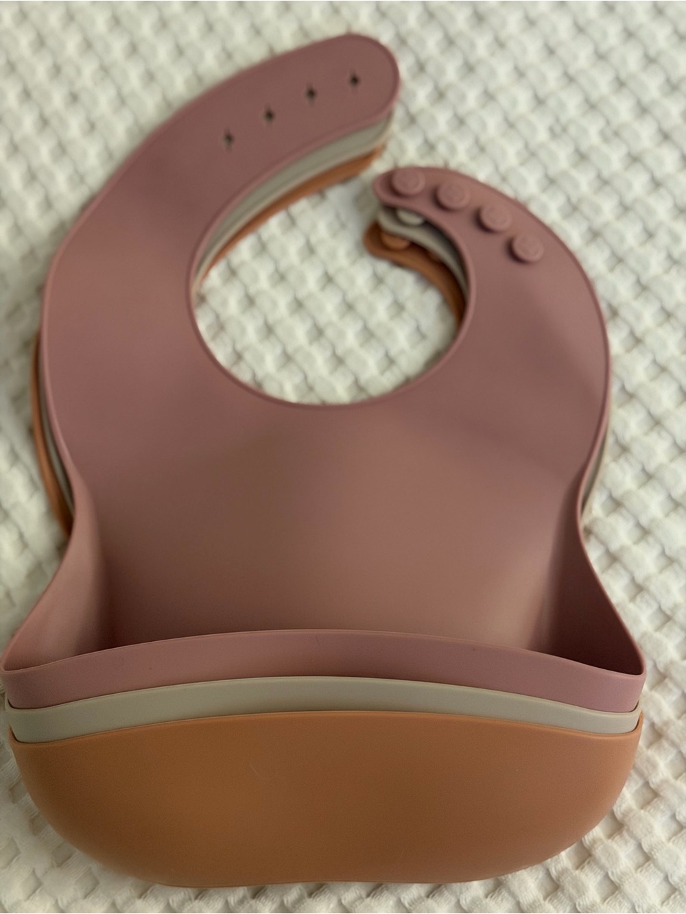 Silicone bibs set of 3 BPA free adjustable/waterproof/new